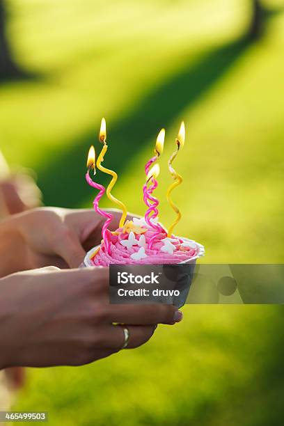 День Рождения Кекс — стоковые фотографии и другие картинки День рождения - День рождения, Капкейк, Природа