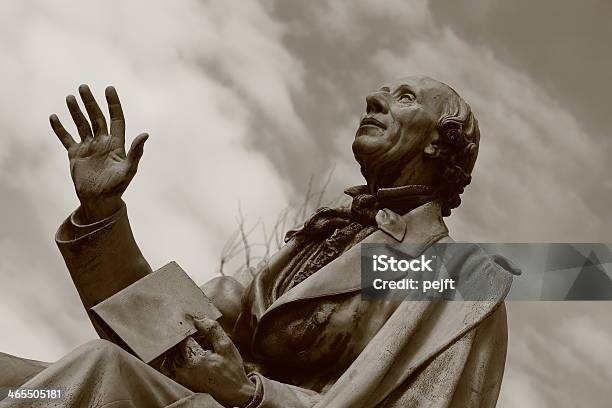 Hans Christian Andersen Mundialmente Famoso Poeta En Kongens Han Foto de stock y más banco de imágenes de Copenhague