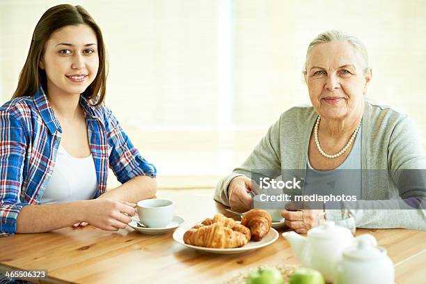 Chábebida Com Redondos - Fotografias de stock e mais imagens de 20-29 Anos - 20-29 Anos, 70 anos, Adulto