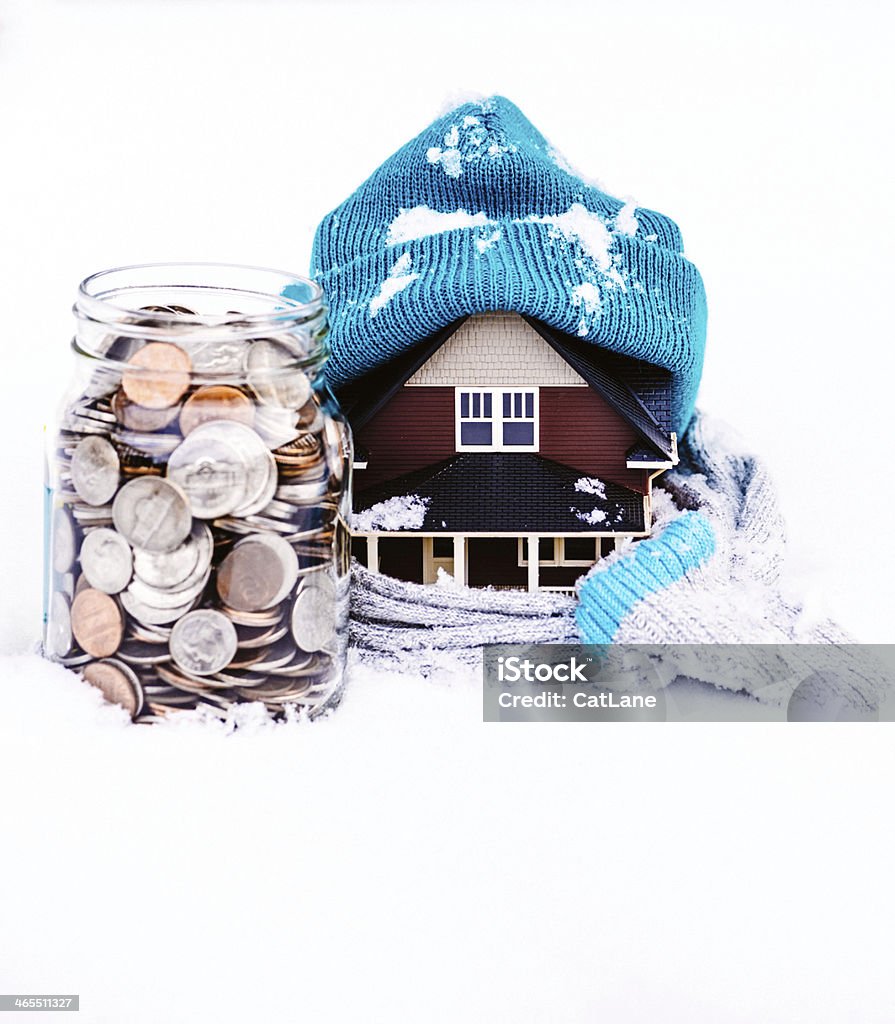 Economizar para o inverno, os custos de acomodação - Foto de stock de Conta - Instrumento financeiro royalty-free