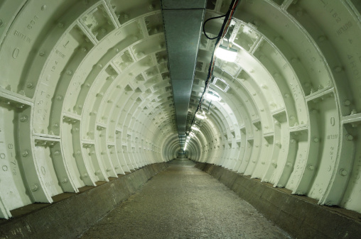 The Greenwich Foot Tunnel crosses beneath the River Thames, linking Greenwich in the south with the Isle of Dogs to the north