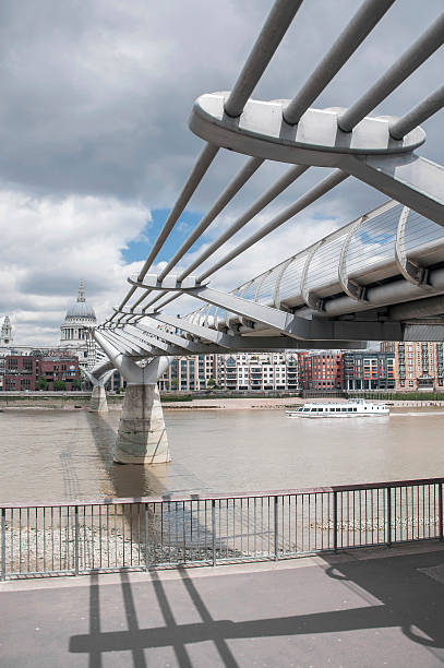 istock Millennium Bridge - Detail 465513624
