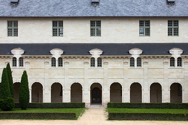 abbazia di fontevraud - chinon foto e immagini stock