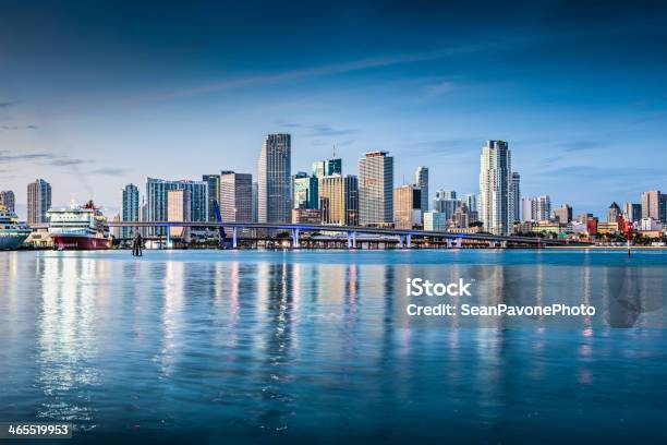 Horizonte De Miami Foto de stock y más banco de imágenes de Miami - Miami, Panorama urbano, Florida - Estados Unidos