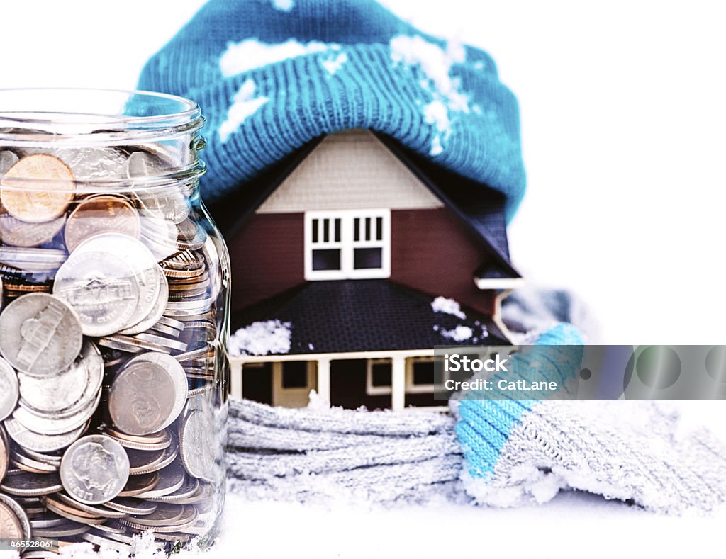 Economizar para o inverno, os custos de acomodação - Foto de stock de Edifício residencial royalty-free