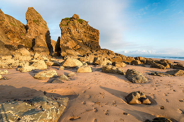 sandymouth beach - bude photos et images de collection