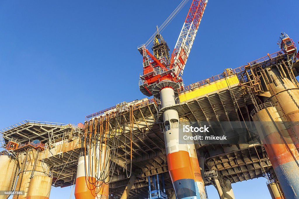 Plateforme de plate-forme pétrolière sur mer - Photo de Colonne architecturale libre de droits