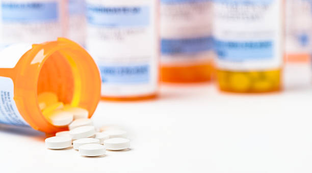 verschreibungspflichtige medikamente medizin tablette tablets - rx pill prescription symbol stock-fotos und bilder