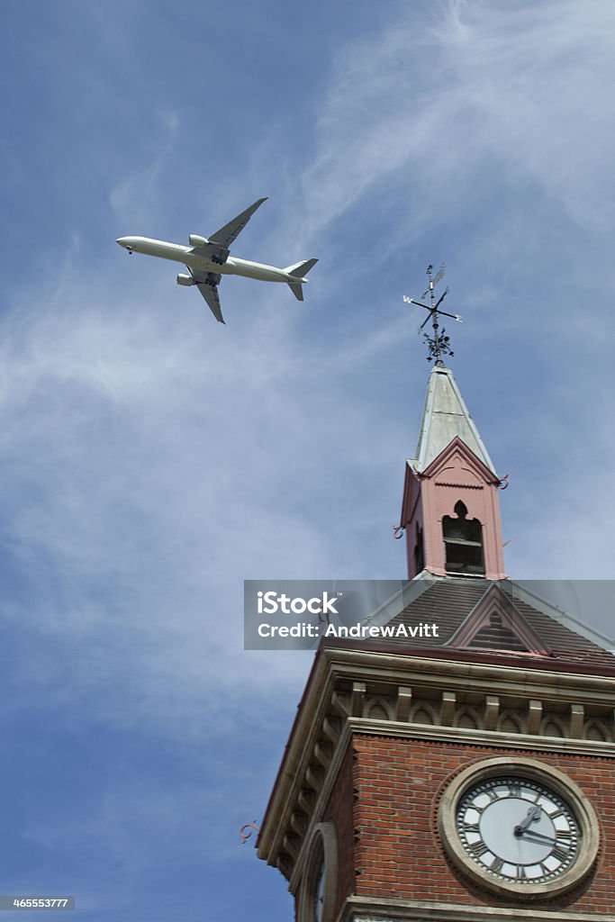 Flight Over torre de reloj - Foto de stock de Avión libre de derechos