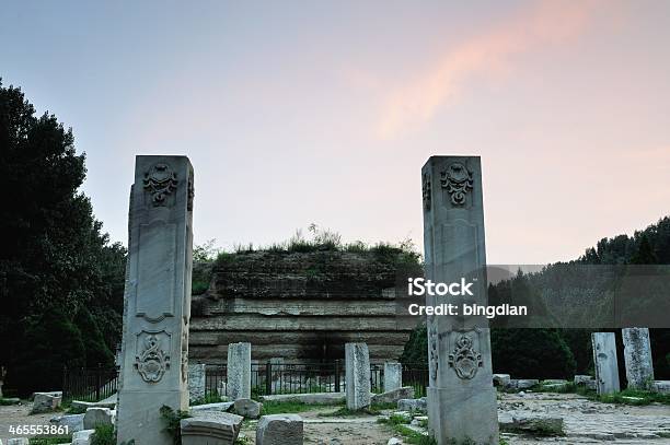 Photo libre de droit de Pékin Yuanmingyuan Au Coucher Du Soleil banque d'images et plus d'images libres de droit de Antique - Antique, Asie, Broyé