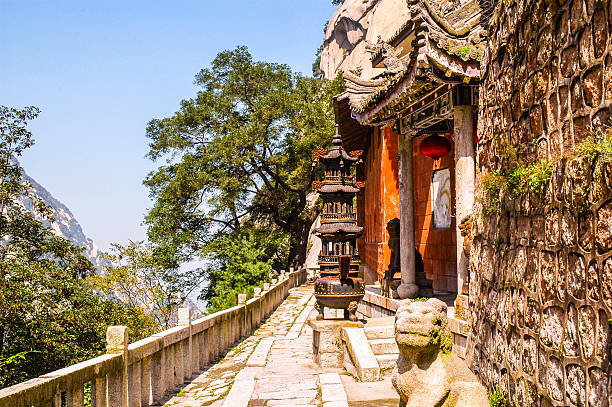 Huashan(Mountain Huashan)-Taoist temple Huashan Mountain is one of famous Mountains in China. It is located in SHanxi province CHina, 120 kilometers away from Xian. huangshan mountains stock pictures, royalty-free photos & images