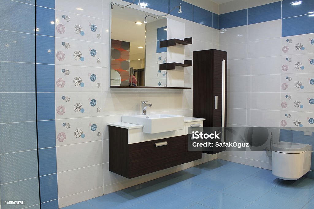 Раковина и туалет - Стоковые фото Архитектура роялти-фри