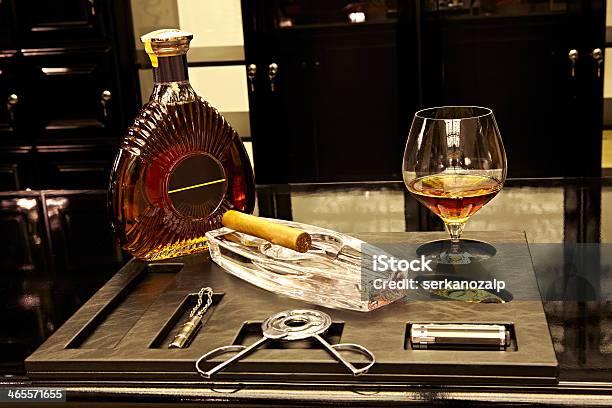 Whisky I Cygara - zdjęcia stockowe i więcej obrazów Alkohol - napój - Alkohol - napój, Alkohol wysokoprocentowy, Ameryka Łacińska