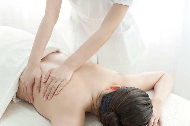 istock The esthetician who massages a back 465571805