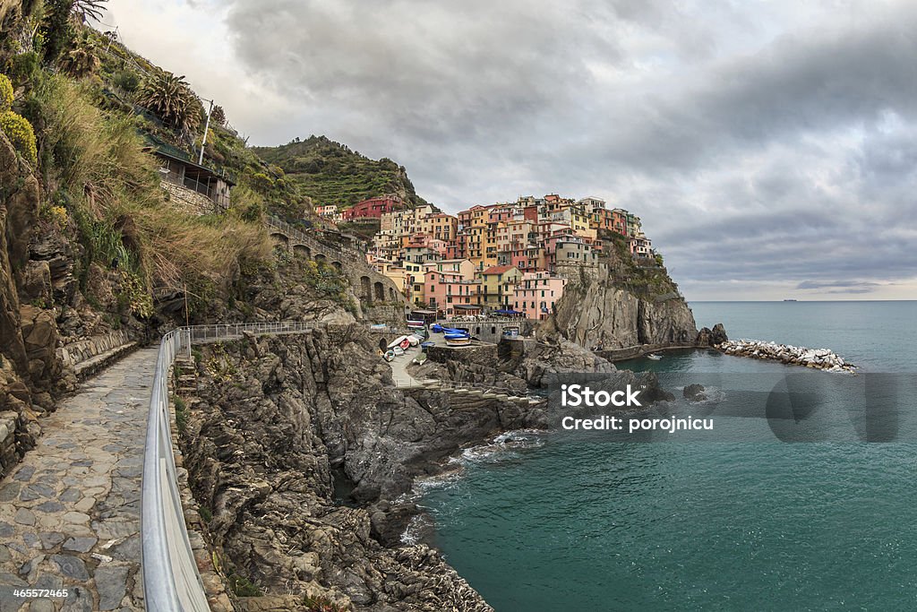 Деревня Manarola, в Чинкве-Терре - Стоковые фото Архитектура роялти-фри