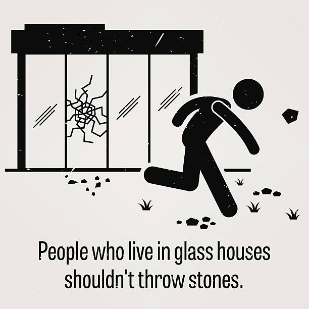 に住む人々には、ガラス製のストーンはいけません。 - throwing people stone tossing点のイラスト素材／クリップアート素材／マンガ素材／アイコン素材