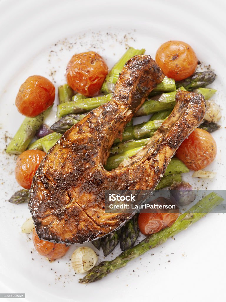 Lachs-Steak auf geröstetem Gemüse - Lizenzfrei Cajun-Küche Stock-Foto