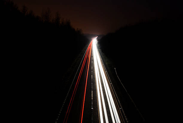 semáforo trilhas de - night uk light multiple lane highway - fotografias e filmes do acervo