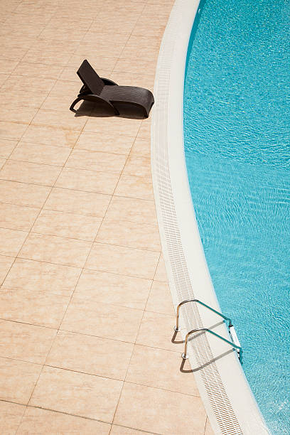 プールサイド - resort swimming pool swimming pool poolside curve ストックフォトと画像