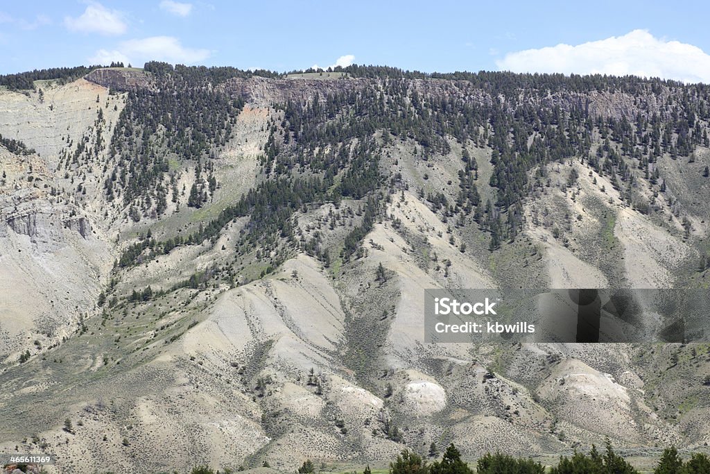 Pastelowy kolor Góry w pobliżu Mamutowe springs yellowstone - Zbiór zdjęć royalty-free (Bez ludzi)