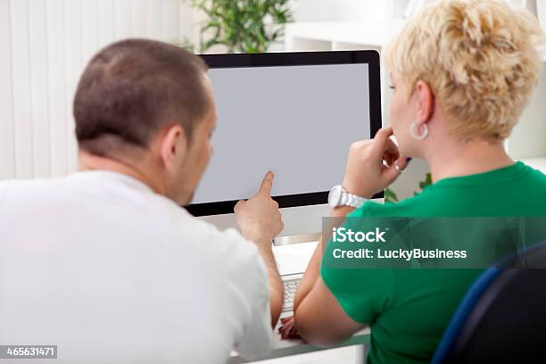 Colegas De Negocios Trabajando Juntos Foto de stock y más banco de imágenes de Adulto - Adulto, Adulto joven, Asociación