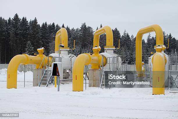 Industria Tuberías De Gas Foto de stock y más banco de imágenes de Acero - Acero, Aire libre, Cable de antena