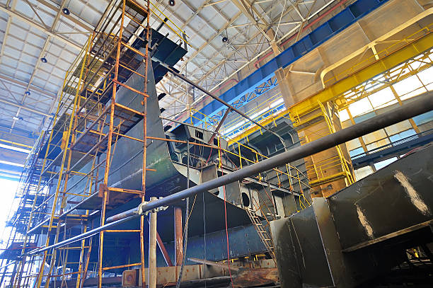 ship construction - manufacturing industry welding engineering photos et images de collection