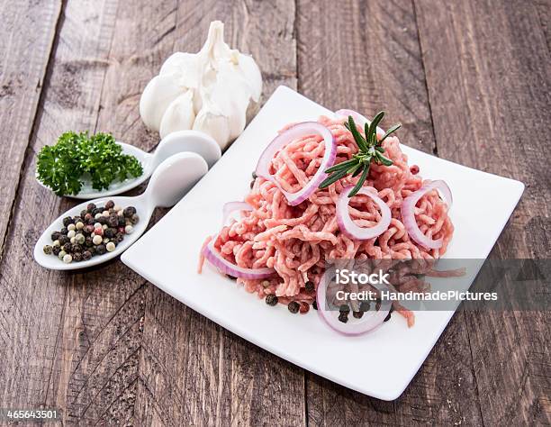 Carne Picada Foto de stock y más banco de imágenes de Alimento - Alimento, Barbacoa - Comida, Carne