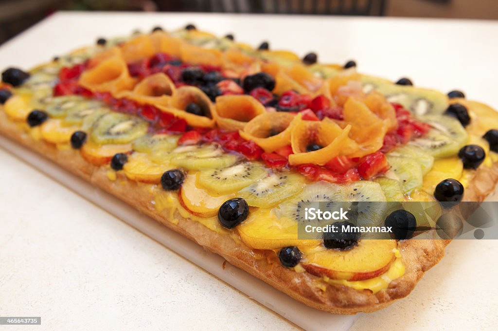 Crostata di frutta fresca - Foto stock royalty-free di Composizione orizzontale