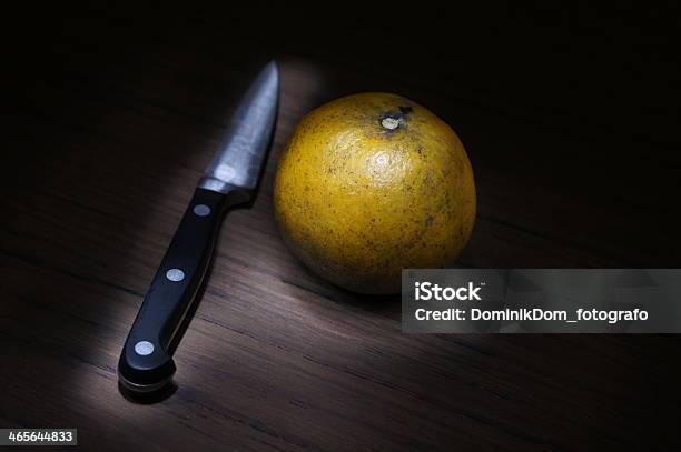 Foto de Última Laranja Com Uma Faca e mais fotos de stock de Comida - Comida, Cozinha, Cozinha doméstica