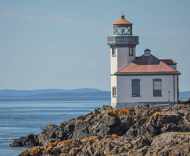 Lime Kiln Park Lighthouse Lighthouse at Lime Kiln Park on San Juan Island in the Puget Sound. lime kiln lighthouse stock pictures, royalty-free photos & images