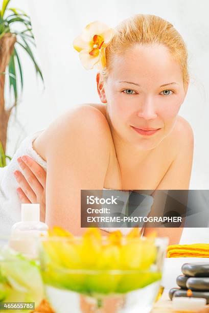 Saúde E Spa - Fotografias de stock e mais imagens de Adulto - Adulto, Beleza, Bem-estar