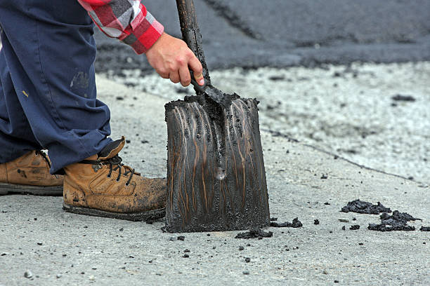 istock Scraping Sticky Asphalt From A shovel 465663246