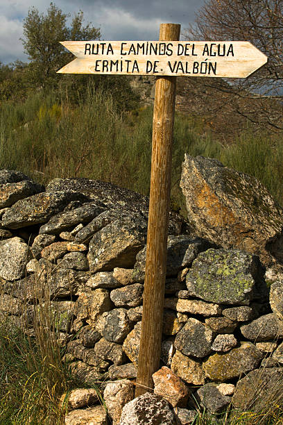 istock Signaling or wooden arrows 465664011