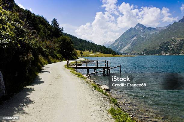 Foto de Caminhada Ao Redor Do Lago Silser e mais fotos de stock de Engadine - Engadine, Lago Silser, Longa Caminhada