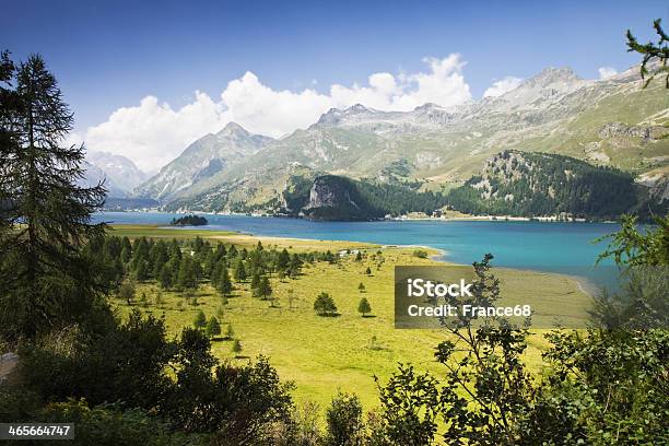 Foto de Caminhada Ao Redor Do Lago Silser e mais fotos de stock de Suíça - Suíça, Lago Silvaplana, Pontresina