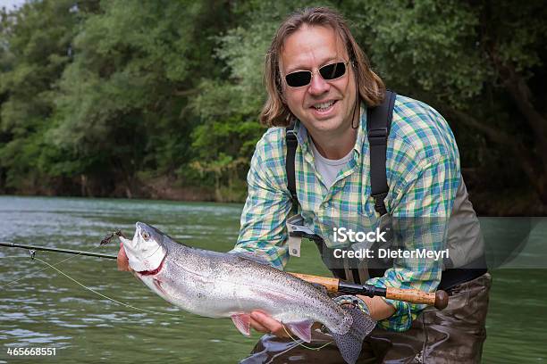 Flyfisherman ニジマスを - しずくのストックフォトや画像を多数ご用意 - しずく, つかまえる, アラスカ