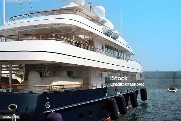 Yacht Di Lusso - Fotografie stock e altre immagini di Barca a vela - Barca a vela, Composizione orizzontale, Darsena