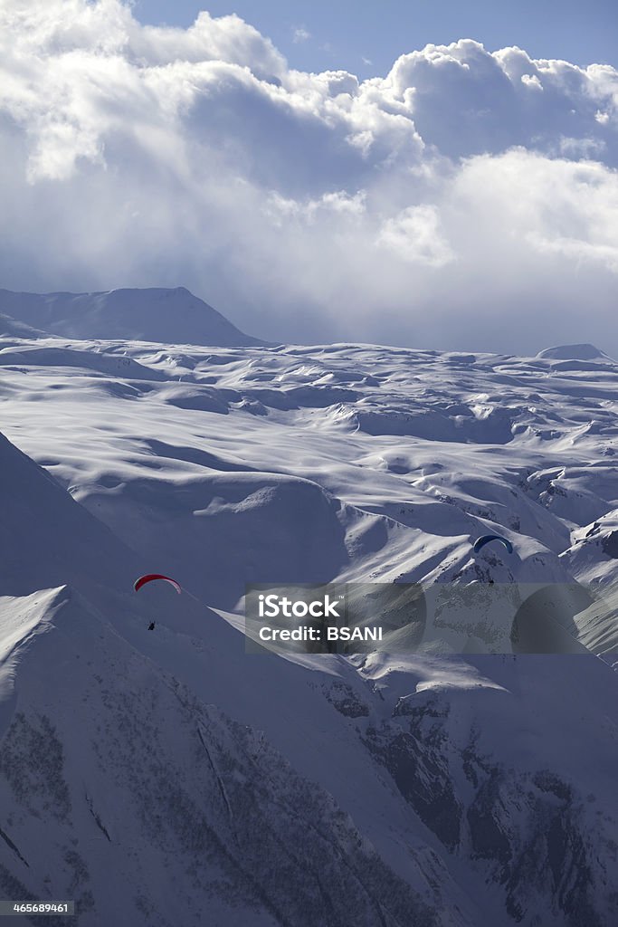 재생속도 날아가는 인공눈 산맥 - 로열티 프리 겨울 스톡 사진