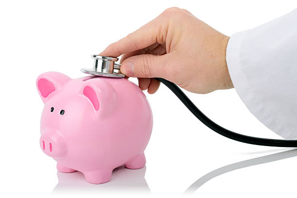 verifica finanziaria - currency stethoscope healthcare and medicine savings foto e immagini stock