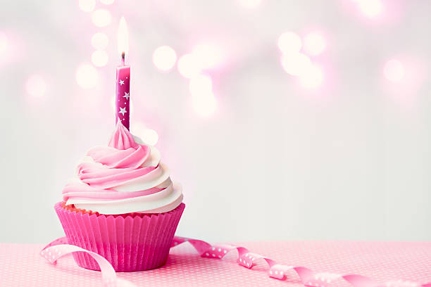 cupcake rosa compleanno - ribbon nobody cupcake celebration foto e immagini stock