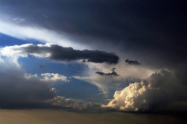 clouds - hinauf стоковые фото и изображения