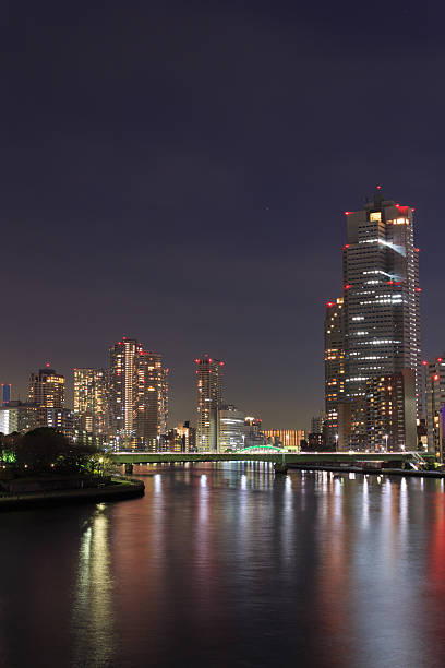 istock Skyscraper in Tokyo at dusk 465702560