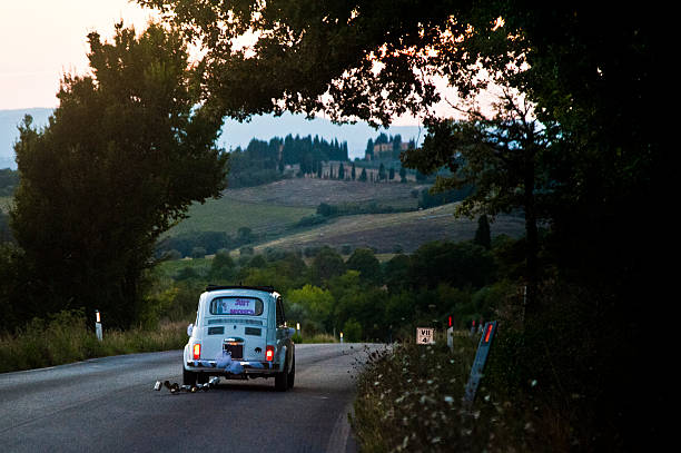 tuscan casamento - newlywed imagens e fotografias de stock