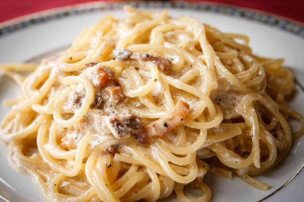 Piatto di Spaghetti alla carbonara - foto stock
