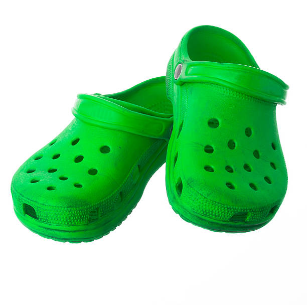 verde sapatos casual isolado - crocodilo imagens e fotografias de stock