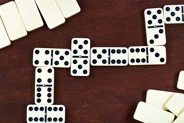 istock zigzag in dominoes game 465787579