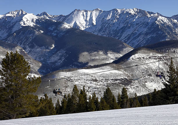vail - ski lift overhead cable car gondola mountain foto e immagini stock