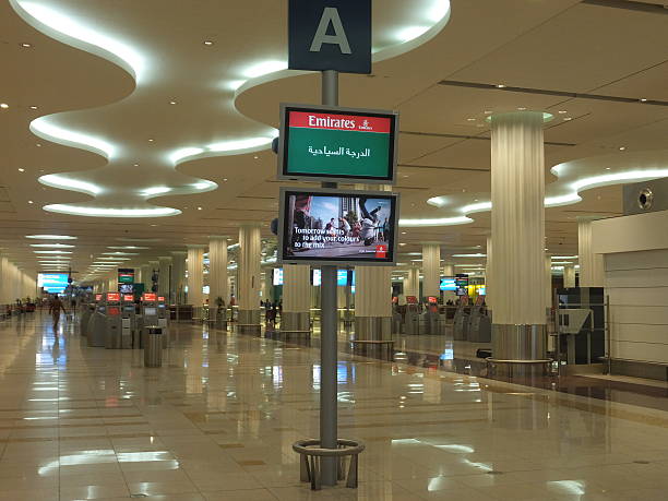 la versione più recente del terminal 3 (emirati arabi uniti) presso l'aeroporto internazionale di dubai, emirati arabi uniti - dubai united arab emirates airport indoors foto e immagini stock