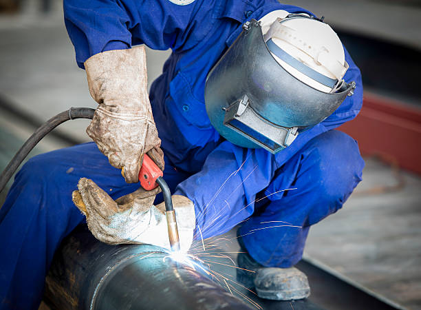 istock Mechanic fixing a damaged pipeline 465838256